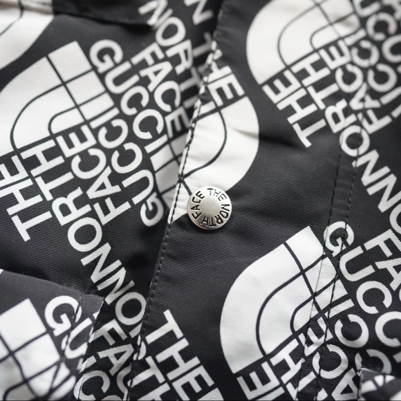 Gucci x The North Face all over logo hooded windbreaker - Picture 2 of 8